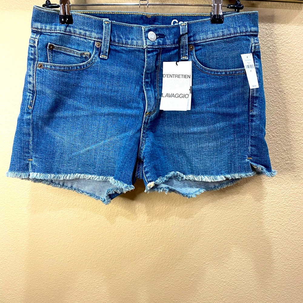 NWT GAP denim shorts. Size 29.